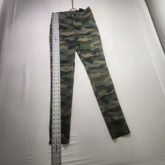 NWT H&M Divided Camouflage Skinny Pants Size 6 - Picture 8 of 9